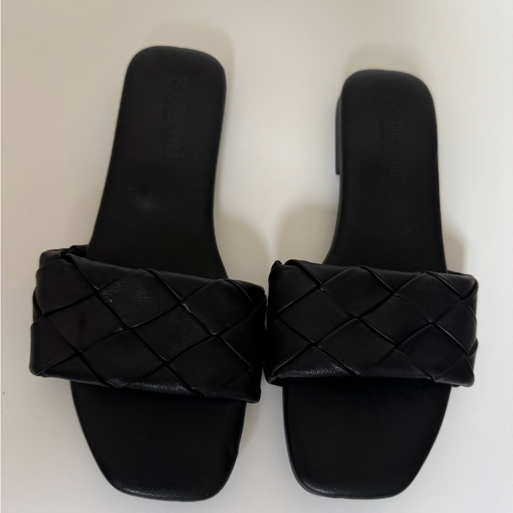Cushionaire Memory Foam Black Woven Slide Sandals